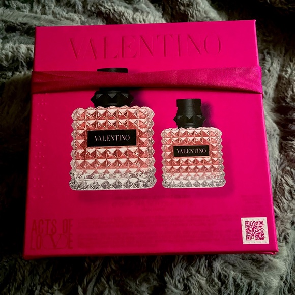 Valentino Pink Gift Box with Bow - Picture 2 of 2
